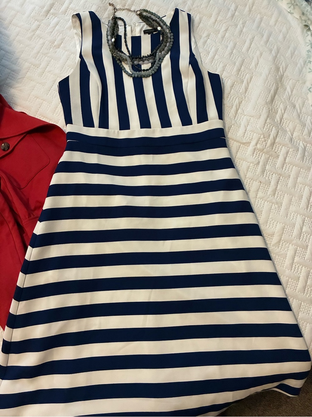 EUC Ann Taylor woman Navy and White Striped Sleeveless Dress size 10